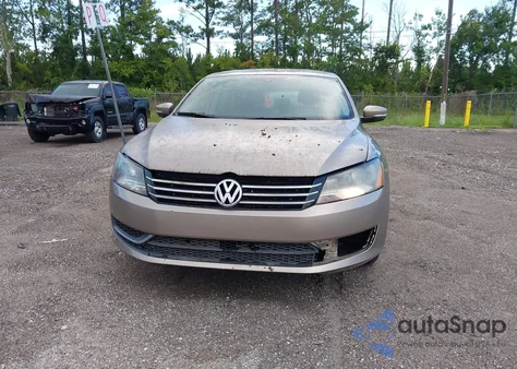 2015 Volkswagen Passat 1.8T S из США, поврежденный, VIN 1VWAS7A35FC054110
